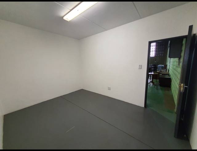 490M² WAREHOUSE TO LET IN DRIEHOEK